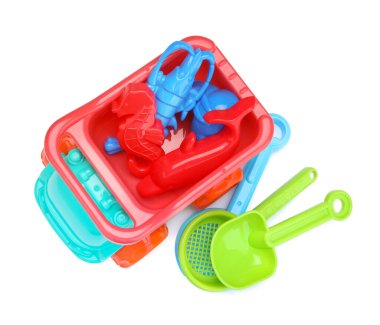 Beyaz manzaralı, izole çocuk plaj oyuncakları.