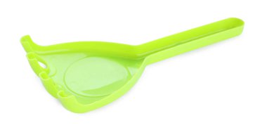 Plastik tırmık beyazda izole edilmiş. Çocukların plaj oyuncağı.