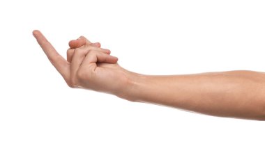 Beyaz arkaplanda bir şeye bakan adam, yakın plan.