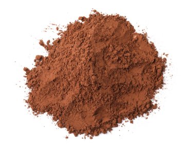 Beyaz üzerine izole edilmiş kakao tozu yığını, üst görünüm