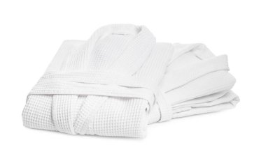 İki yumuşak waffle bornozu beyaza izole edilmiş.