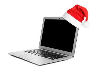 Beyaz şapkalı modern dizüstü bilgisayar.