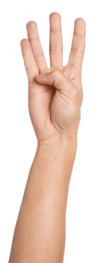 Beyaz arka planda dört parmak gösteren adam, yakın plan.