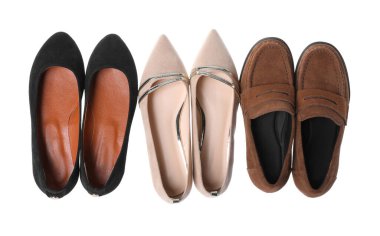 Farklı güzel ayakkabılar. Beyaz, üst manzara.