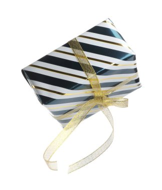 Havada izole edilmiş güzel bir hediye kutusu.