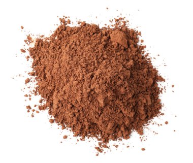 Beyaz üzerine izole edilmiş kakao tozu yığını, üst görünüm