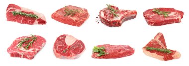 Çiğ et parçaları ve baharatlar beyaz, set üzerinde izole