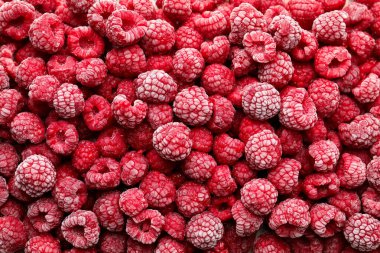 Arka plan olarak donmuş olgun ahududular, üst görünüm