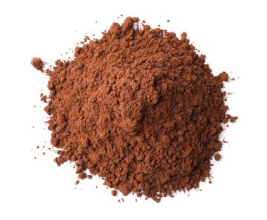 Beyaz üzerine izole edilmiş kakao tozu yığını, üst görünüm