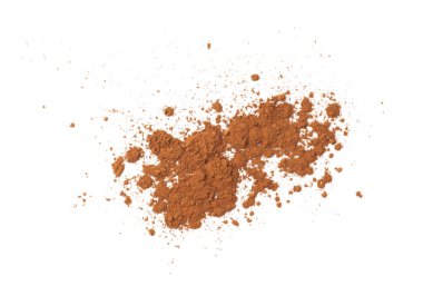 Doğal kakao tozu beyaza izole edilmiş.