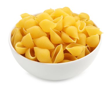 Beyaz kasede çiğ koni makarnası.