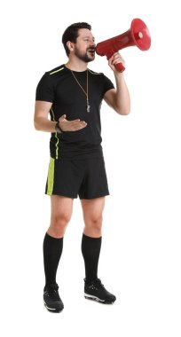 Hakem beyaz arka planda megafonla bağırıyor