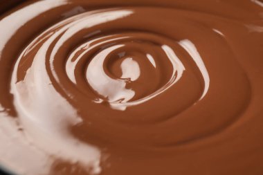 Arkaplan olarak lezzetli erimiş çikolata, yakın çekim görünümü