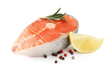 Baharatlı ve limonlu somon filetosu.