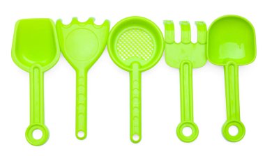 Beyaz manzaralı, parlak çocukların plaj oyuncakları.