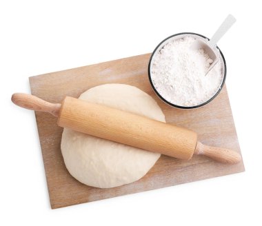 Hamur, un ve merdane beyaza izole edilmiş, üst manzara