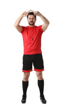 Hakem beyaz arkaplanda VAR işareti gösteriyor