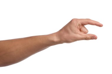 Beyaz arka planda bir şey tutan adam, yakın plan.