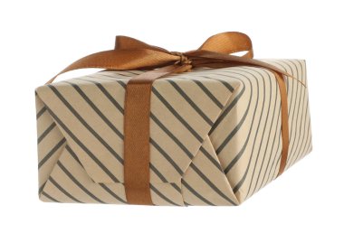 Havada izole edilmiş güzel bir hediye kutusu.