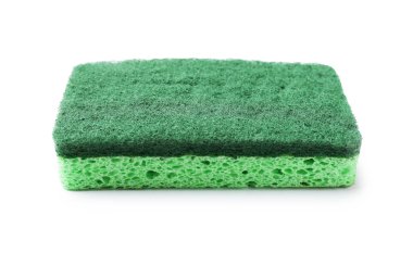 Temiz bir mutfak süngeri beyazda izole edilmiş.