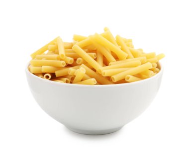 Beyaz kasede çiğ makarna.