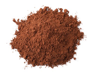 Beyaz üzerine izole edilmiş kakao tozu yığını, üst görünüm