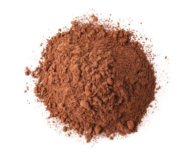 Beyaz üzerine izole edilmiş kakao tozu yığını, üst görünüm