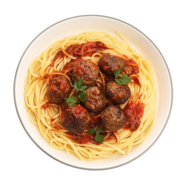 Köfteli leziz makarna, beyaza izole edilmiş.