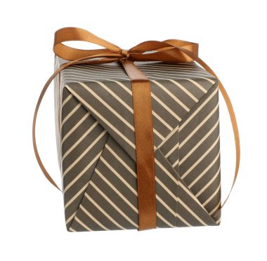 Havada izole edilmiş güzel bir hediye kutusu.