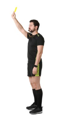 Beyaz arka planda sarı kart düdüğü çalan hakem