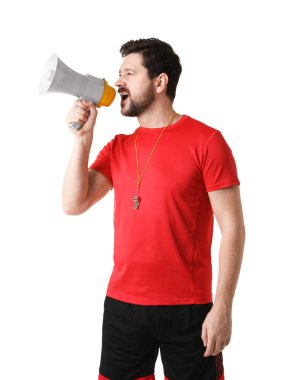 Hakem beyaz arka planda megafonla bağırıyor