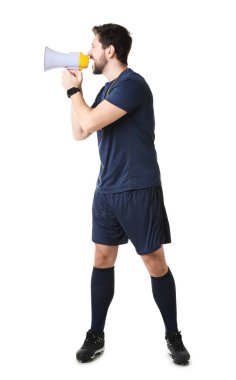 Hakem beyaz arka planda megafonla bağırıyor