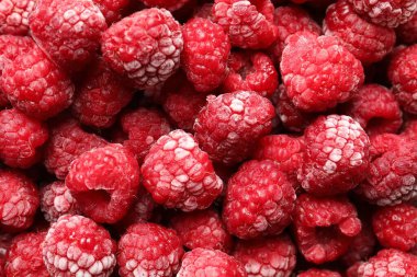 Arka plan olarak donmuş olgun ahududular, üst görünüm