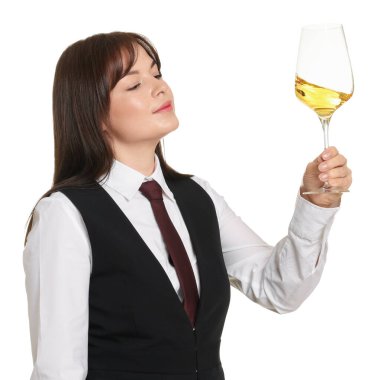 Beyaz arka planda şarap kadehi olan profesyonel şarap garsonu.