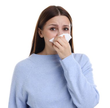 Beyaz arka planda burnu akan bir kadın. Soğuk Semptom