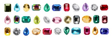 Beyaz üzerine izole edilmiş parlak değerli taşlar.