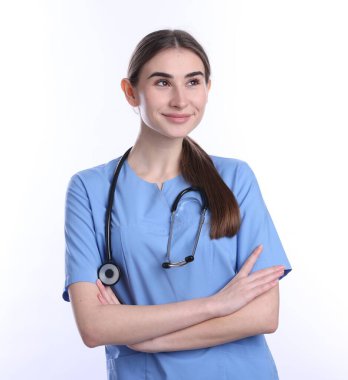 Beyaz arkaplanda tıbbi asistanın portresi