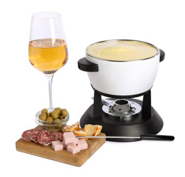 Lezzetli eritilmiş peynir, aperatifler ve beyaz şarap ile fondü.