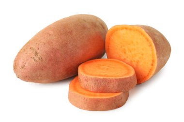 Beyaz üzerine izole edilmiş tatlı patatesler.