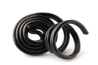 Bir doğal meyan kökü şekeri beyaza izole edilmiş.