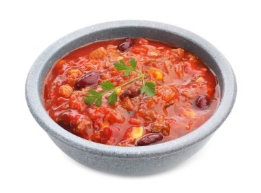 Lezzetli biberli makarna kasede izole edilmiş beyazda.