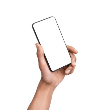 Arka planda boş ekranlı akıllı telefon tutan adam, yakın plan. Tasarım için model