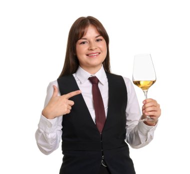 Beyaz arka planda şarap kadehi olan profesyonel şarap garsonu.