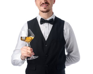 Beyaz arka planda şarap kadehi olan profesyonel şarap garsonu.