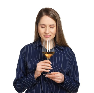 Profesyonel şarap garsonu beyaz arka planda şarap tadıyor.