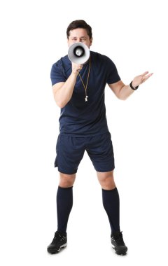 Hakem beyaz arka planda megafonla bağırıyor