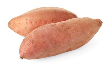 Beyaz üzerine izole edilmiş çiğ patates.