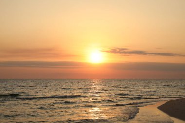 Gün batımında güzel gökyüzü manzarası