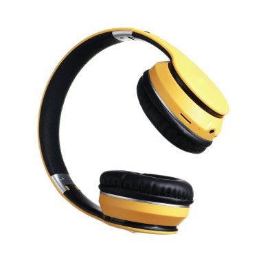 Beyaz üzerine izole edilmiş sarı kablosuz kulaklıklar