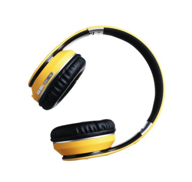 Beyaz üzerine izole edilmiş sarı kablosuz kulaklıklar